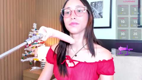 Bella  online show from December 5, 2025, 7:54 pm