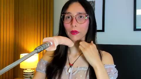 Snapshot of doll_bella_ chatting on July 5, 2026, 7:54 pm Bella online show from July 5, 2026, 7:54 pm