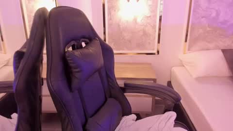 Snapshot of doll_eyeess_ chatting on September 30, 2025, 7:57 am D online show from September 30, 2025, 7:57 am