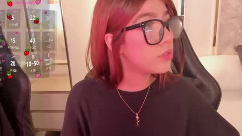 Snapshot of doll_eyeess_ chatting on October 8, 2025, 2:31 am D online show from October 8, 2025, 2:31 am