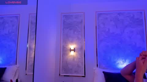 Snapshot of doll_eyeess_ chatting on December 21, 2025, 2:08 am D online show from December 21, 2025, 2:08 am