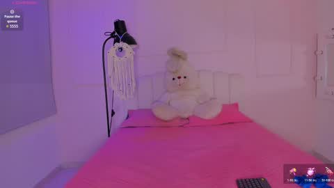 doll_isa_ online show from April 17, 2026, 9:07 pm