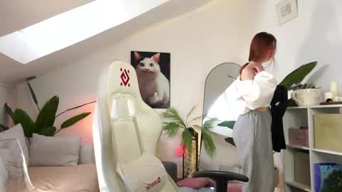 Your doll Lesli online show from March 4, 2026, 10:21 am