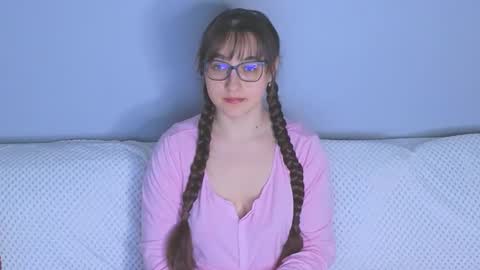 Tessa online show from March 9, 2026, 3:05 pm