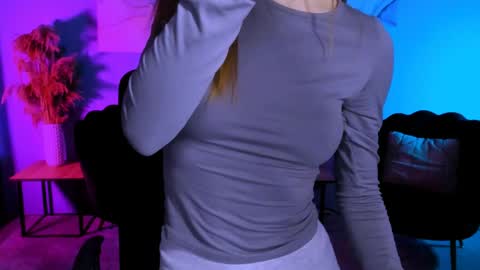 doll_vey online show from April 10, 2026, 8:41 am
