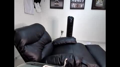 DollarHot30 online show from April 15, 2026, 11:38 pm