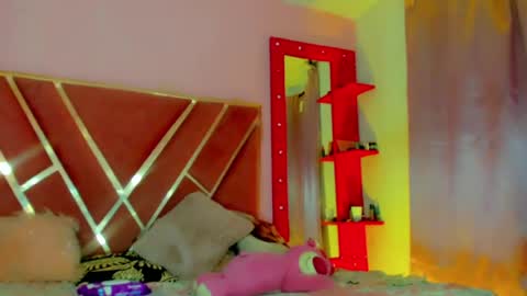 dollcute_latin online show from May 8, 2026, 7:57 am