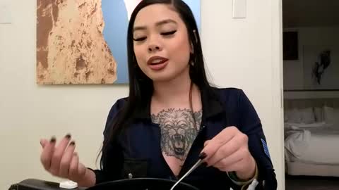 Snapshot of dolllface chatting on January 23, 2025, 2:33 am DOLLLFACE online show from January 23, 2025, 2:33 am