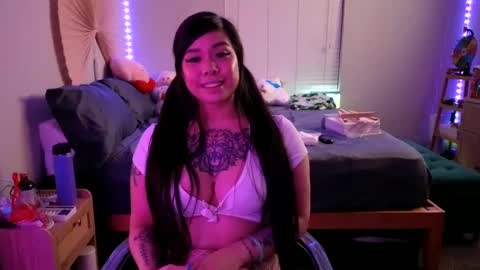 Snapshot of dolllface chatting on February 19, 2025, 11:06 am DOLLLFACE online show from February 19, 2025, 11:06 am