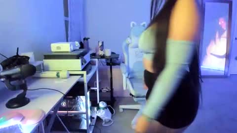 Snapshot of dolllface chatting on September 19, 2025, 3:30 am DOLLLFACE online show from September 19, 2025, 3:30 am