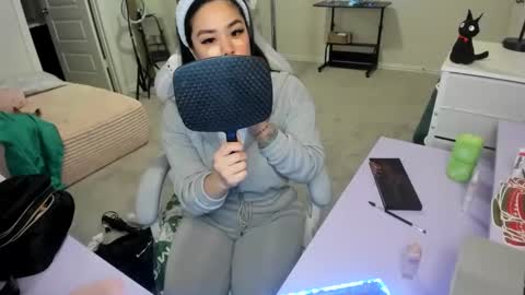 Snapshot of dolllface chatting on December 5, 2025, 2:20 am DOLLLFACE online show from December 5, 2025, 2:20 am