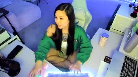 Snapshot of dolllface chatting on February 1, 2026, 5:39 am DOLLLFACE online show from February 1, 2026, 5:39 am