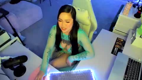 Snapshot of dolllface chatting on February 4, 2026, 6:30 am DOLLLFACE online show from February 4, 2026, 6:30 am