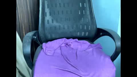 Snapshot of dollmeenu chatting on February 5, 2026, 9:19 pm dollmeenu online show from February 5, 2026, 9:19 pm