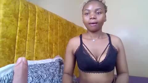 Snapshot of dolly_bby chatting on April 15, 2026, 7:58 pm Dolly online show from April 15, 2026, 7:58 pm