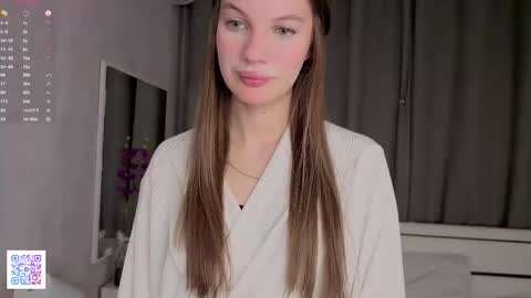 Emilia online show from December 18, 2025, 4:18 am