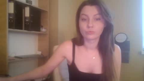 DollyRoma online show from November 4, 2025, 9:41 am