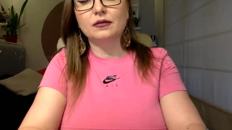 Snapshot of dom_mummy chatting on February 2, 2026, 12:37 pm DOM MUMMY online show from February 2, 2026, 12:37 pm