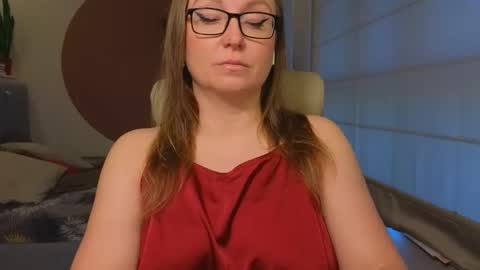 Snapshot of dom_mummy chatting on April 1, 2026, 5:41 am DOM MUMMY online show from April 1, 2026, 5:41 am