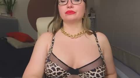 DOM MUMMY online show from April 29, 2026, 5:52 pm