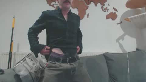 Snapshot of dombolio chatting on April 4, 2026, 3:53 pm Dombol online show from April 4, 2026, 3:53 pm