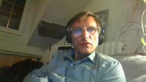 domi94300 online show from April 19, 2026, 10:12 pm