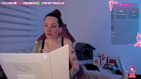 Snapshot of domina_deivis chatting on March 3, 2025, 6:26 am I WILL BE BACK ON WEDNESDAY DECEMBER 4 0100AM COLOMBIA TIME    online show from March 3, 2025, 6:26 am