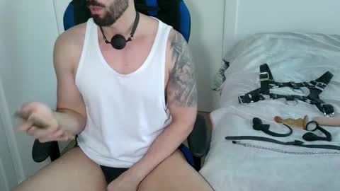 Snapshot of dominatedtitan chatting on January 18, 2026, 4:44 pm DominatedTitan online show from January 18, 2026, 4:44 pm