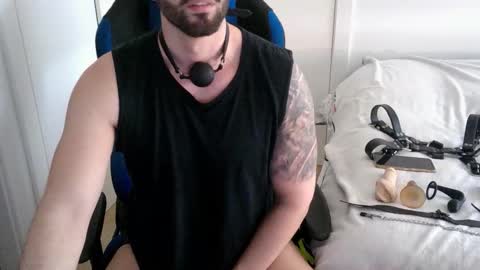 Snapshot of dominatedtitan chatting on February 6, 2026, 11:46 am DominatedTitan online show from February 6, 2026, 11:46 am