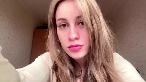 Mia online show from April 1, 2026, 8:37 am