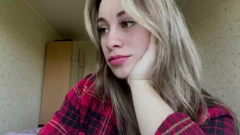 Mia online show from May 5, 2026, 7:38 am