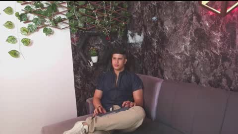 DOMI online show from February 6, 2026, 7:39 pm