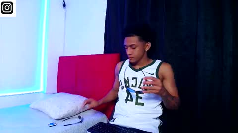 dominic_smith_ online show from October 31, 2025, 10:55 pm