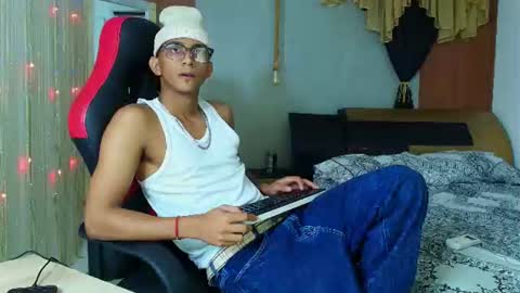 dominic_smith_ online show from June 18, 2026, 4:35 am