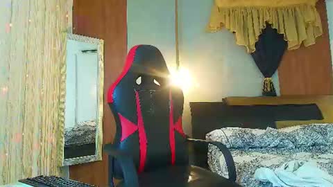 dominic_smith_ online show from June 19, 2026, 2:05 am