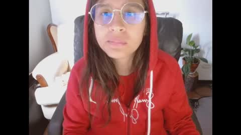 Snapshot of dominica3 chatting on March 29, 2026, 1:33 pm online show from March 29, 2026, 1:33 pm