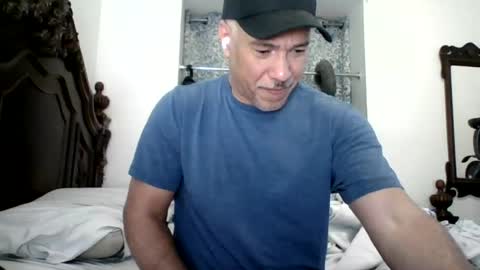 Snapshot of dominicanorico chatting on July 26, 2026, 9:54 pm luis online show from July 26, 2026, 9:54 pm