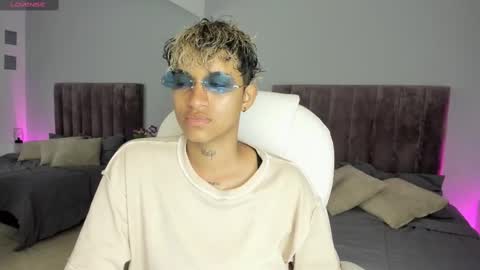 Snapshot of dominick_joness chatting on January 19, 2025, 1:33 pm Dominick online show from January 19, 2025, 1:33 pm