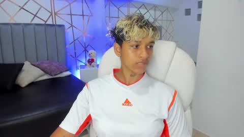 Snapshot of dominick_joness chatting on February 3, 2025, 8:24 pm Dominick online show from February 3, 2025, 8:24 pm