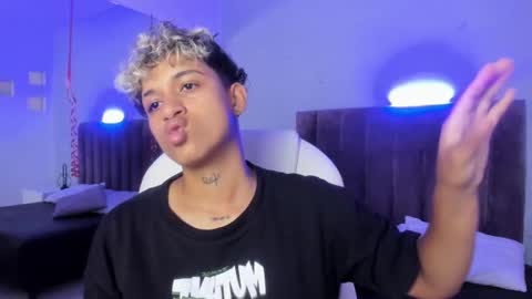 Snapshot of dominick_joness chatting on February 19, 2025, 8:52 pm Dominick online show from February 19, 2025, 8:52 pm