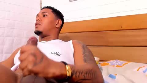 Snapshot of dominicvera chatting on October 16, 2025, 12:50 pm DominicVera online show from October 16, 2025, 12:50 pm