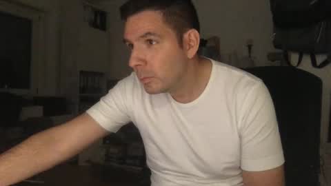 dominik_home online show from September 19, 2025, 7:36 pm