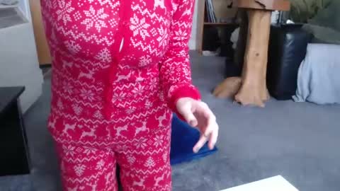   dominique  online show from January 16, 2025, 2:19 pm