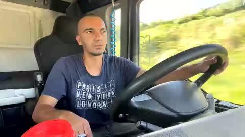 Snapshot of domnu_ozfutura chatting on October 7, 2025, 9:50 am domnu_ozfutura online show from October 7, 2025, 9:50 am