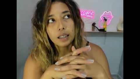 dona_tella online show from May 11, 2026, 2:45 pm
