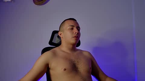 Snapshot of donathoo chatting on December 18, 2024, 3:22 pm Donat Independent Model online show from December 18, 2024, 3:22 pm