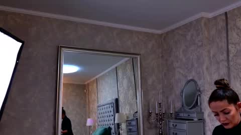 Donna online show from November 30, 2025, 7:07 pm