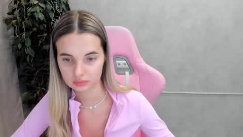 Snapshot of donnaaa_evans chatting on February 26, 2025, 3:21 am Donna On GMT2 Mon-Fri 3-9 AM online show from February 26, 2025, 3:21 am