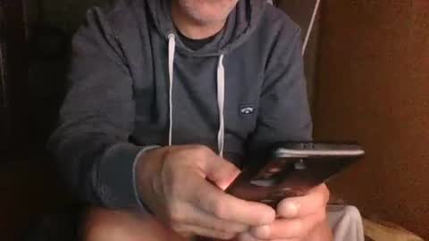 Snapshot of dontwalkonthegrass2 chatting on February 27, 2025, 12:02 pm frenchfirefighter online show from February 27, 2025, 12:02 pm