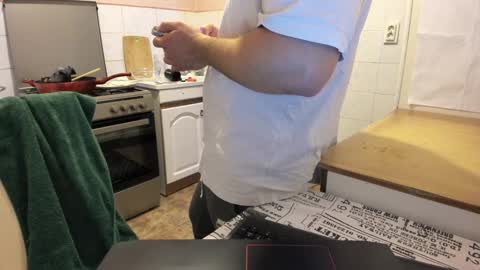 Snapshot of doriancretu95 chatting on December 22, 2024, 8:16 am menu below online show from December 22, 2024, 8:16 am